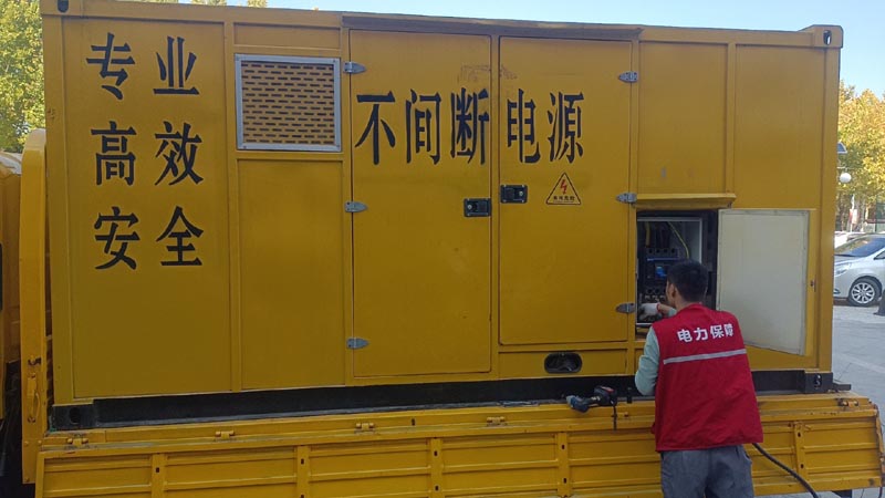 舟曲柴油发电机组和UPS电源配合使用时，如何避免切换过程中的电力中断？